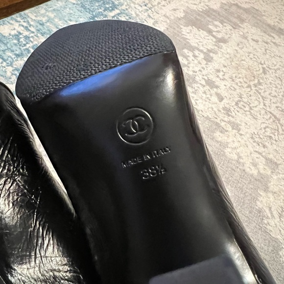 Chanel black leather Coco Chanel sign ankle boots - Picture 16 of 17